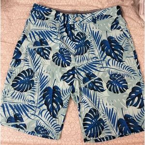 Floral Golf Shorts | Waist: 34